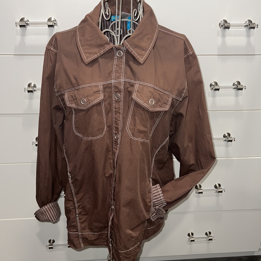 Fresh Produce button down top with pockets, size L